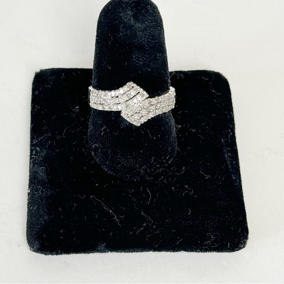 Round Cubics Bypass Ring in Sterling Silver Fashion Costume - Picture 7 of 11